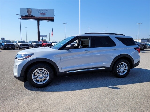 2025 Ford Explorer photo 3