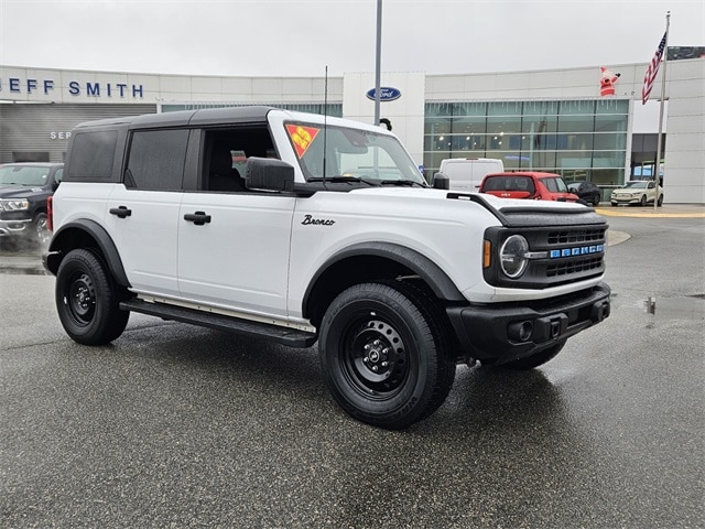 2023 Ford Bronco 4-Door Black Diamond's photo