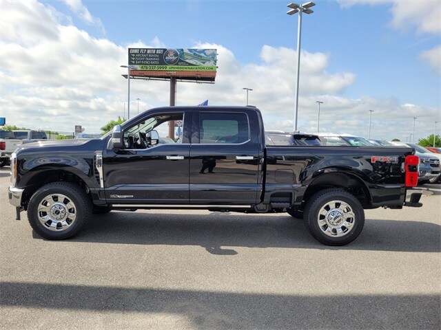 2025 Ford F-250 Lariat photo 4