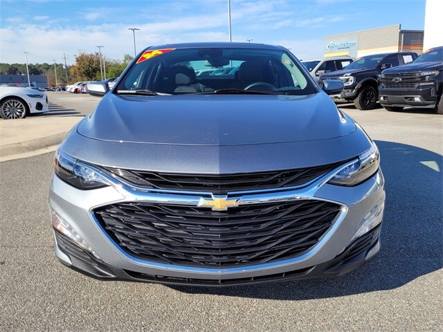 2024 Chevrolet Malibu 1LT photo 2