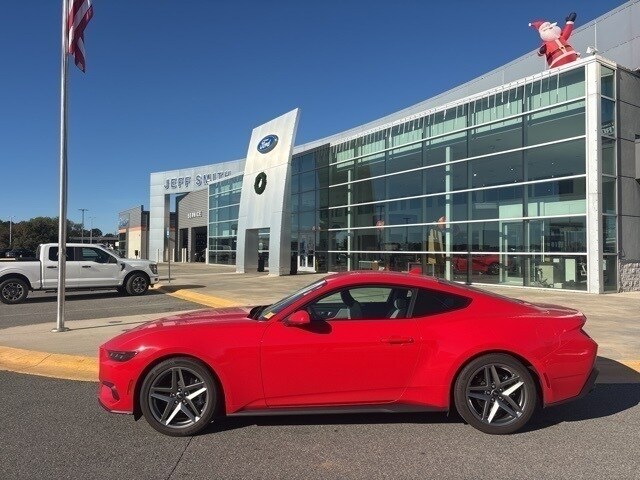 2025 Ford Mustang EcoBoost photo 2