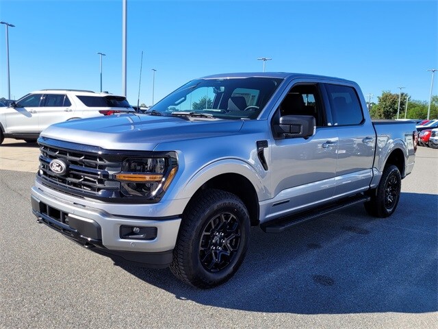 2025 Ford F-150 XLT photo 3