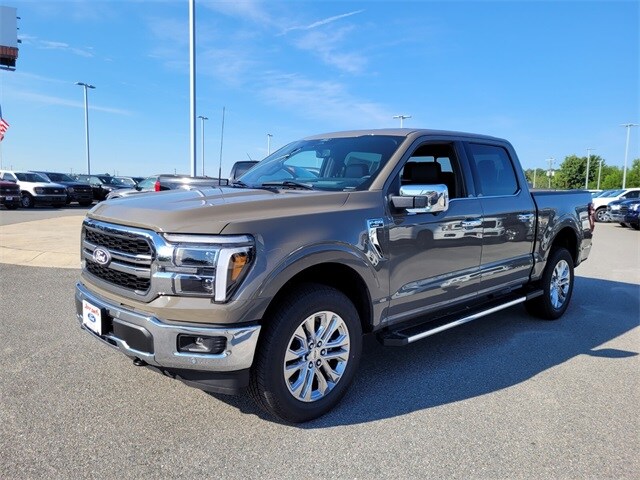 2025 Ford F-150 Lariat photo 3