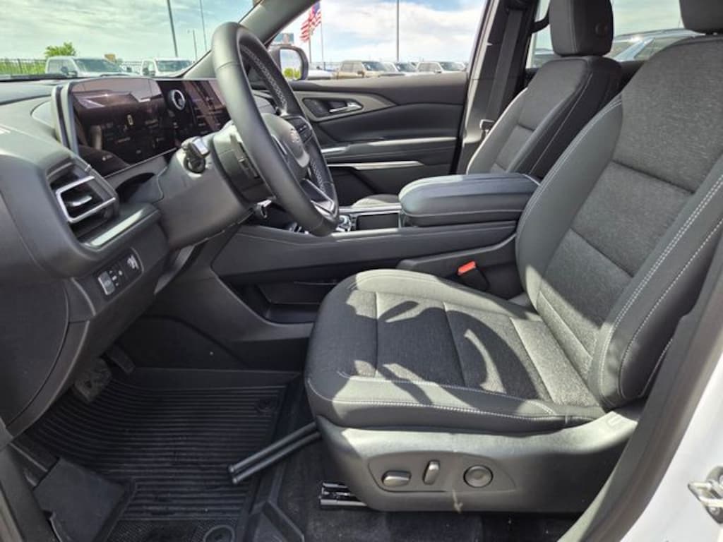 Used 2026 Chevrolet Traverse LT SUV