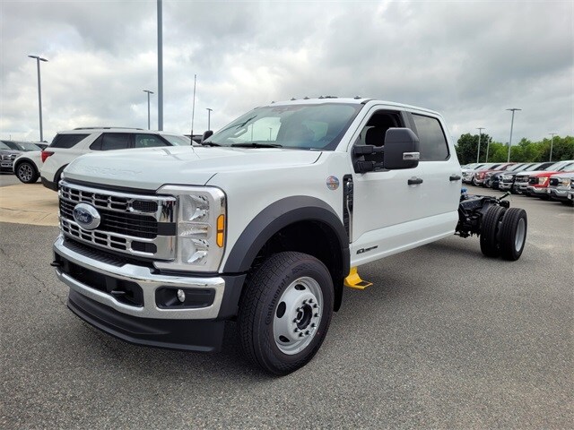 2025 Ford F-450 photo 3