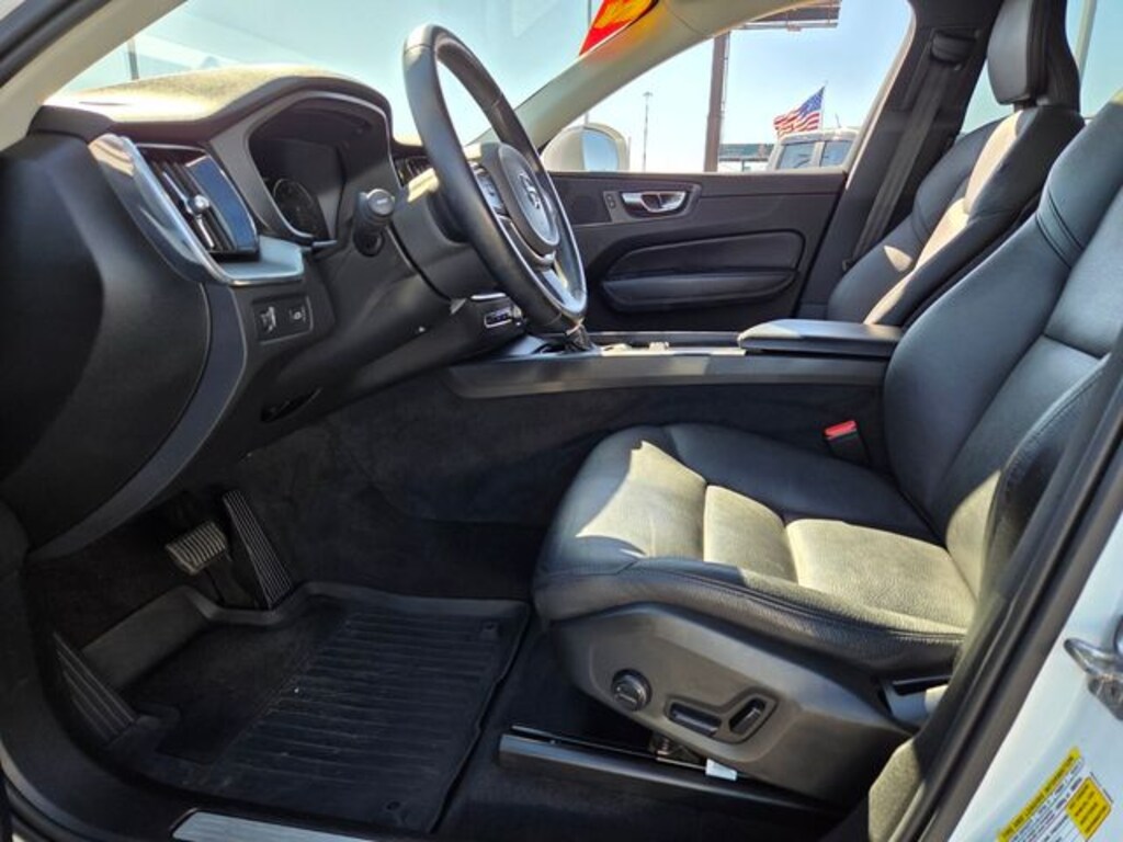 Used 2020 Volvo XC60 T5 Momentum SUV