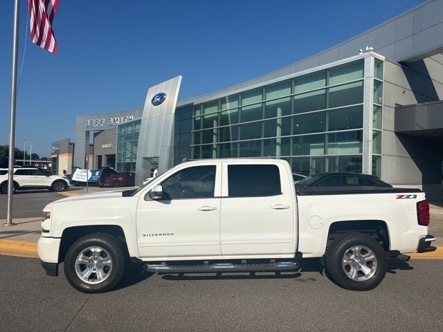 2018 Chevrolet Silverado 1500 LT photo 2