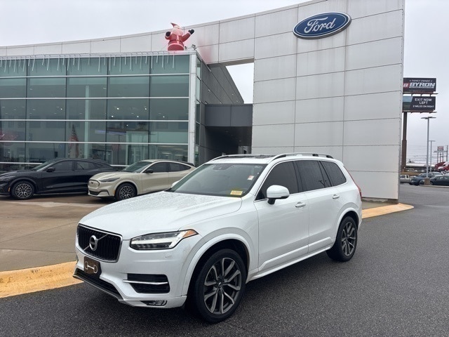 2019 Volvo XC90 Momentum's photo