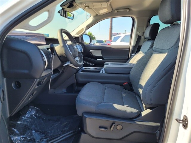 2025 Ford Expedition MAX photo 4