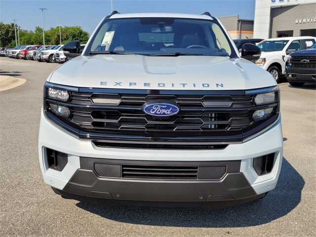 2025 Ford Expedition MAX photo 2
