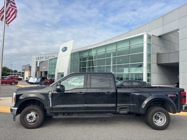 2024 Ford F-350 photo 2