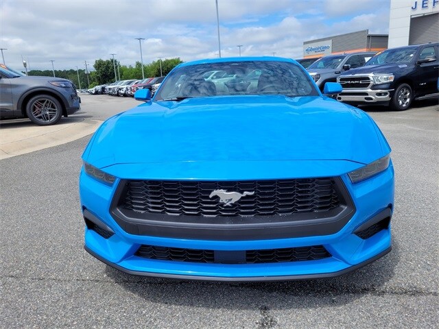 2025 Ford Mustang EcoBoost photo 2