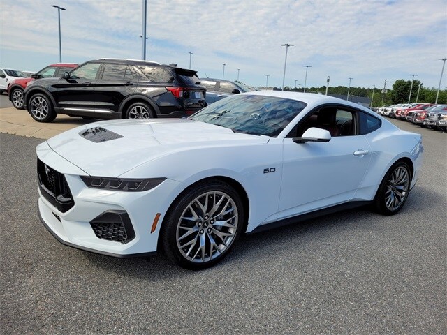2025 Ford Mustang GT photo 3