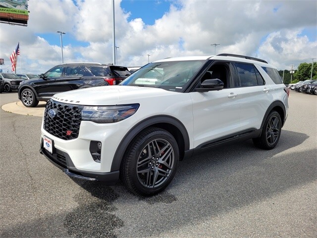 2025 Ford Explorer ST photo 3
