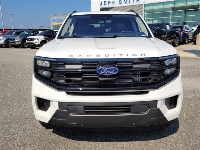 2025 Ford Expedition MAX photo 2