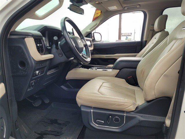 2022 Ford Expedition MAX Platinum photo 4