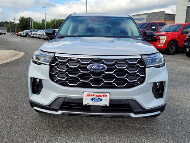 2025 Ford Explorer Platinum photo 2