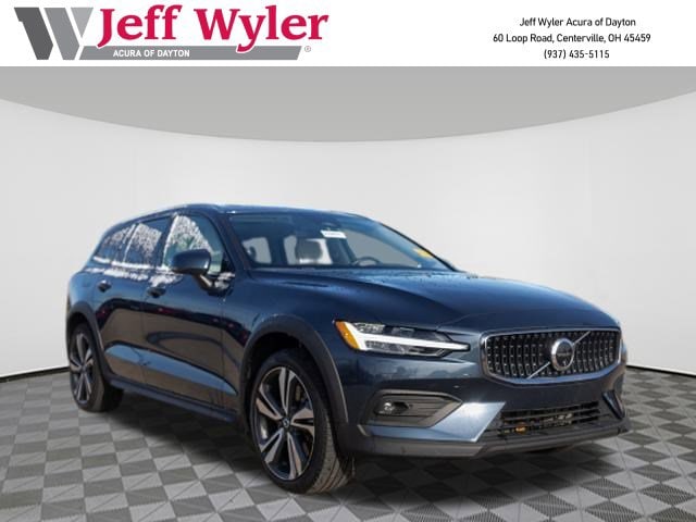 2024 Volvo V60 Cross Country Plus's photo