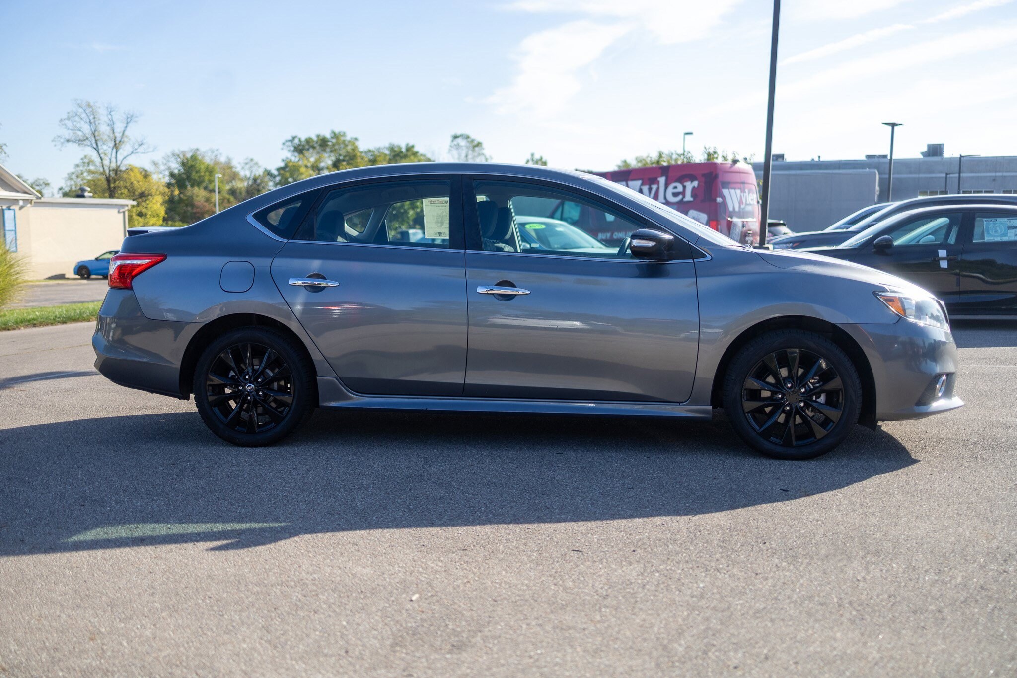 2017 Nissan Sentra SR photo 2