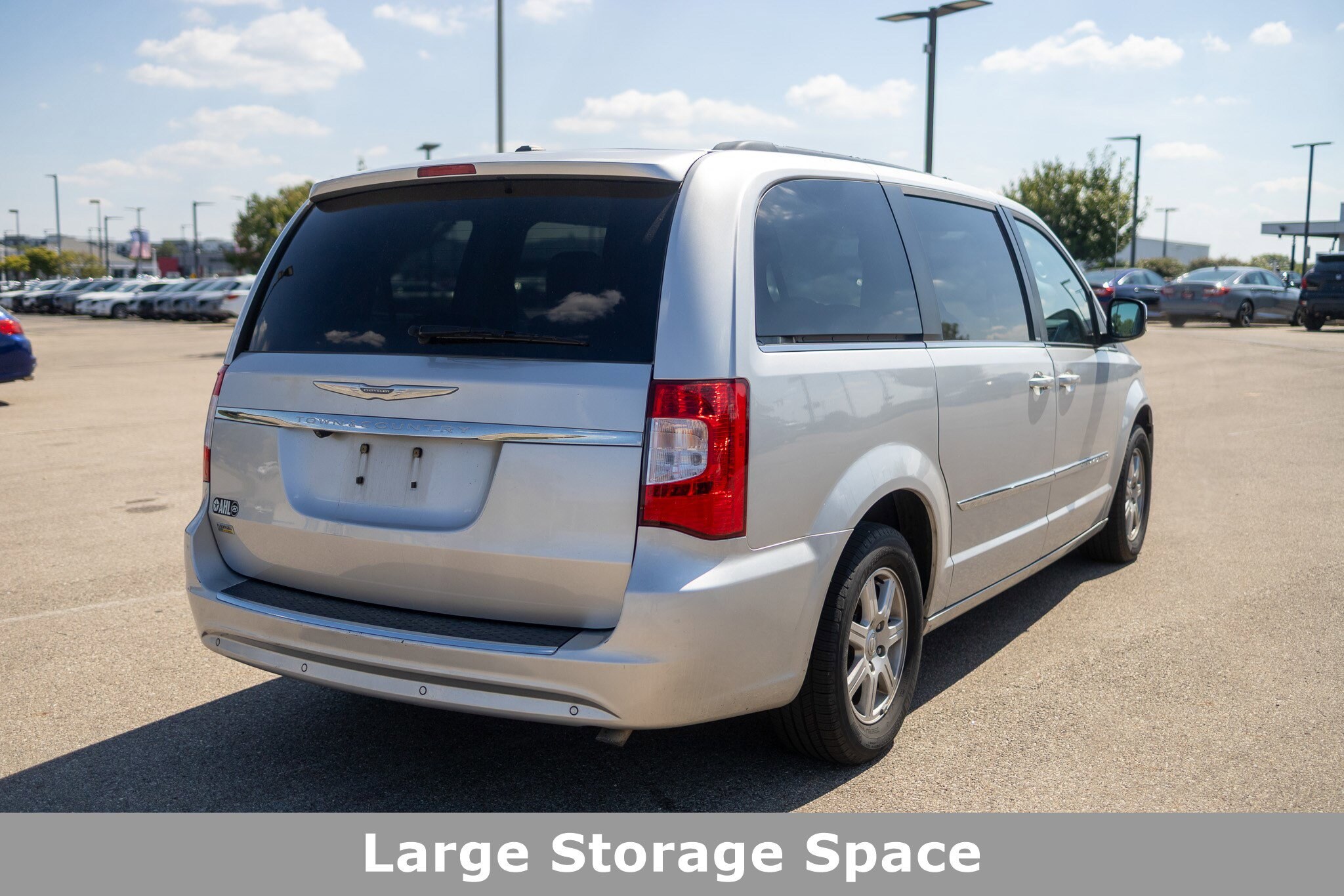 2011 Chrysler Town & Country photo 3