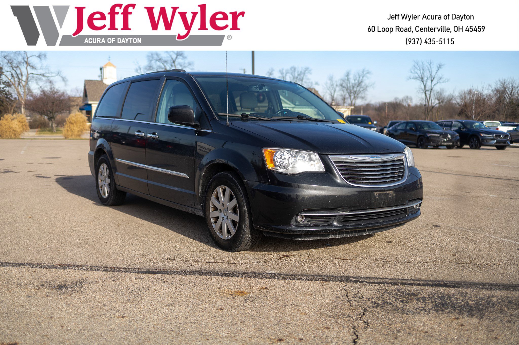 2015 Chrysler Town & Country Touring's photo
