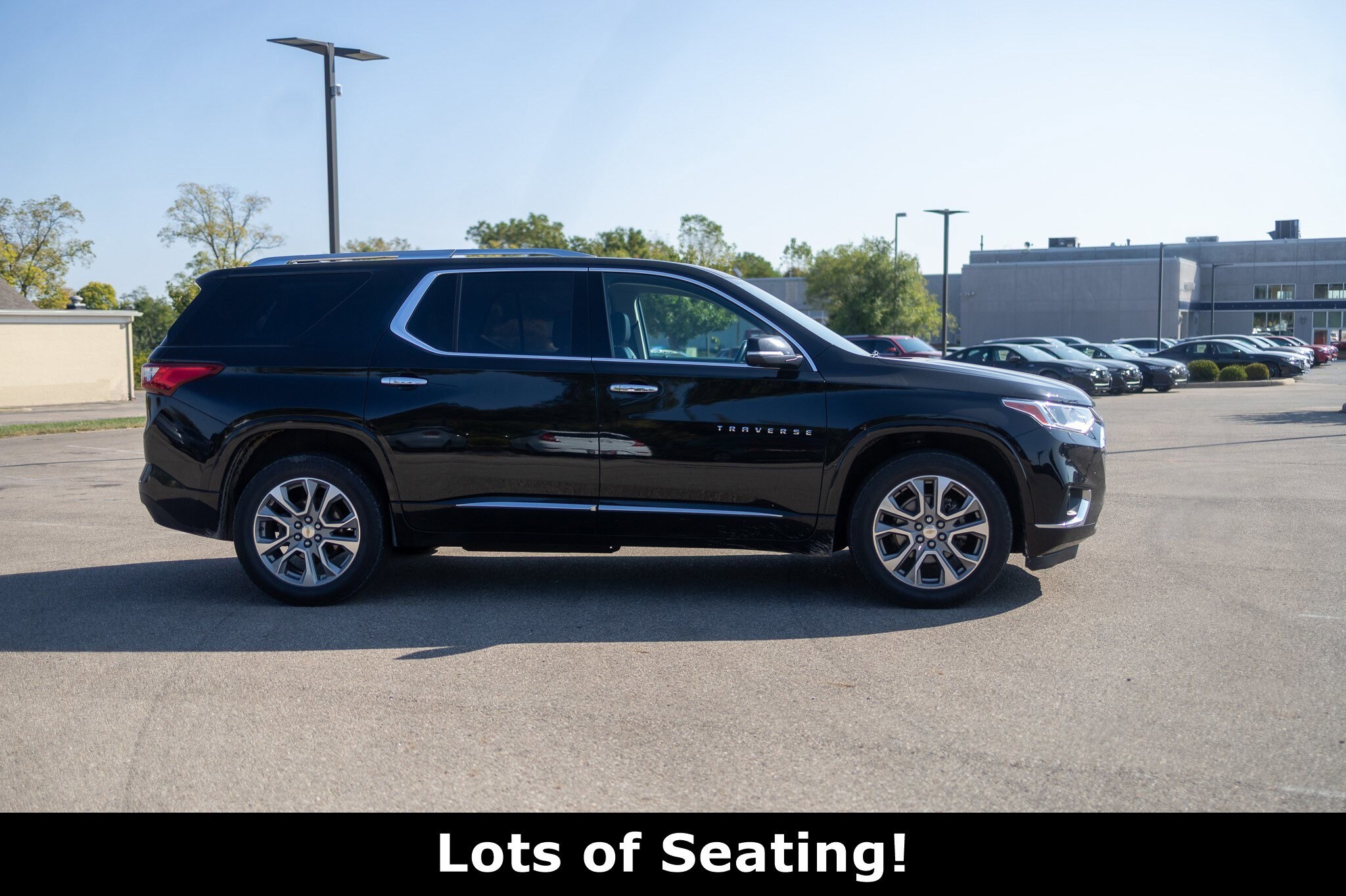 2021 Chevrolet Traverse Premier photo 2
