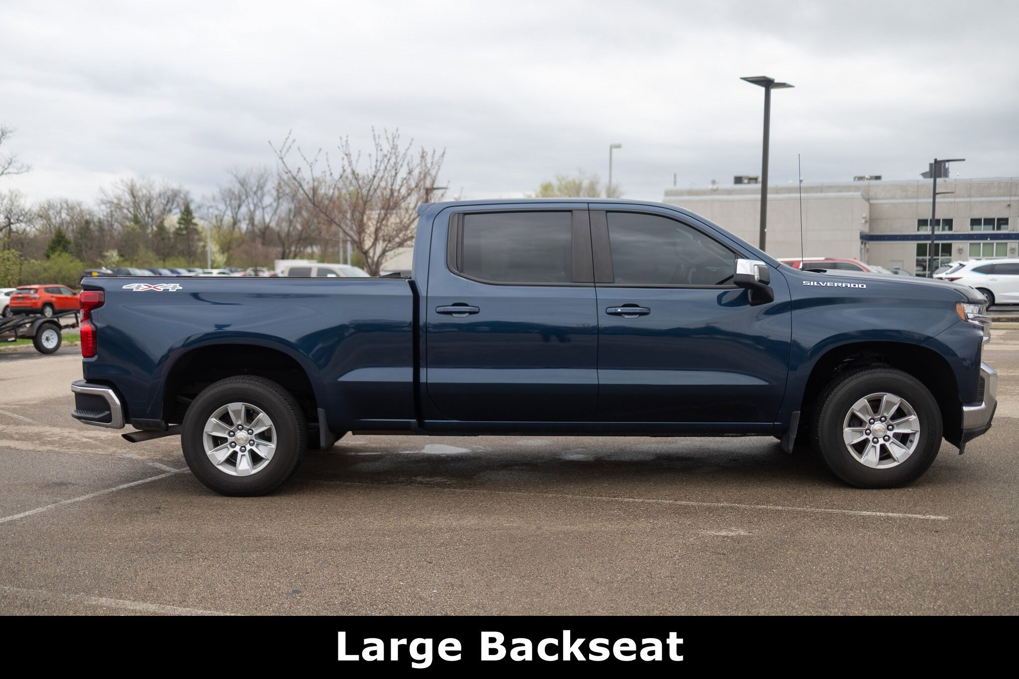 2021 Chevrolet Silverado 1500 LT photo 2