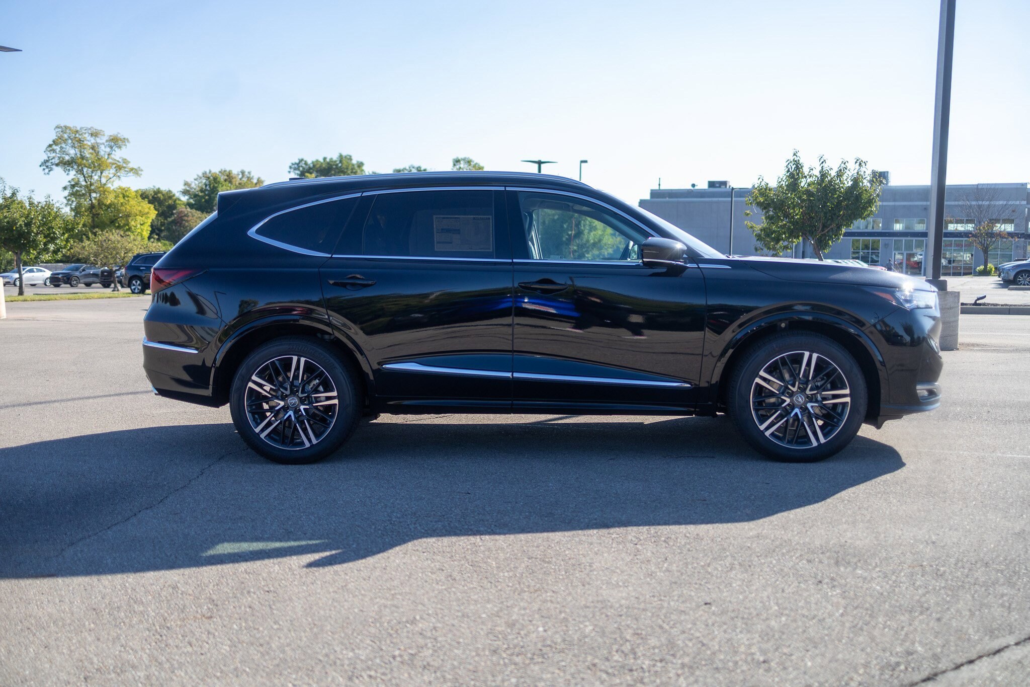 2026 Acura MDX SH-AWD Advance photo 2