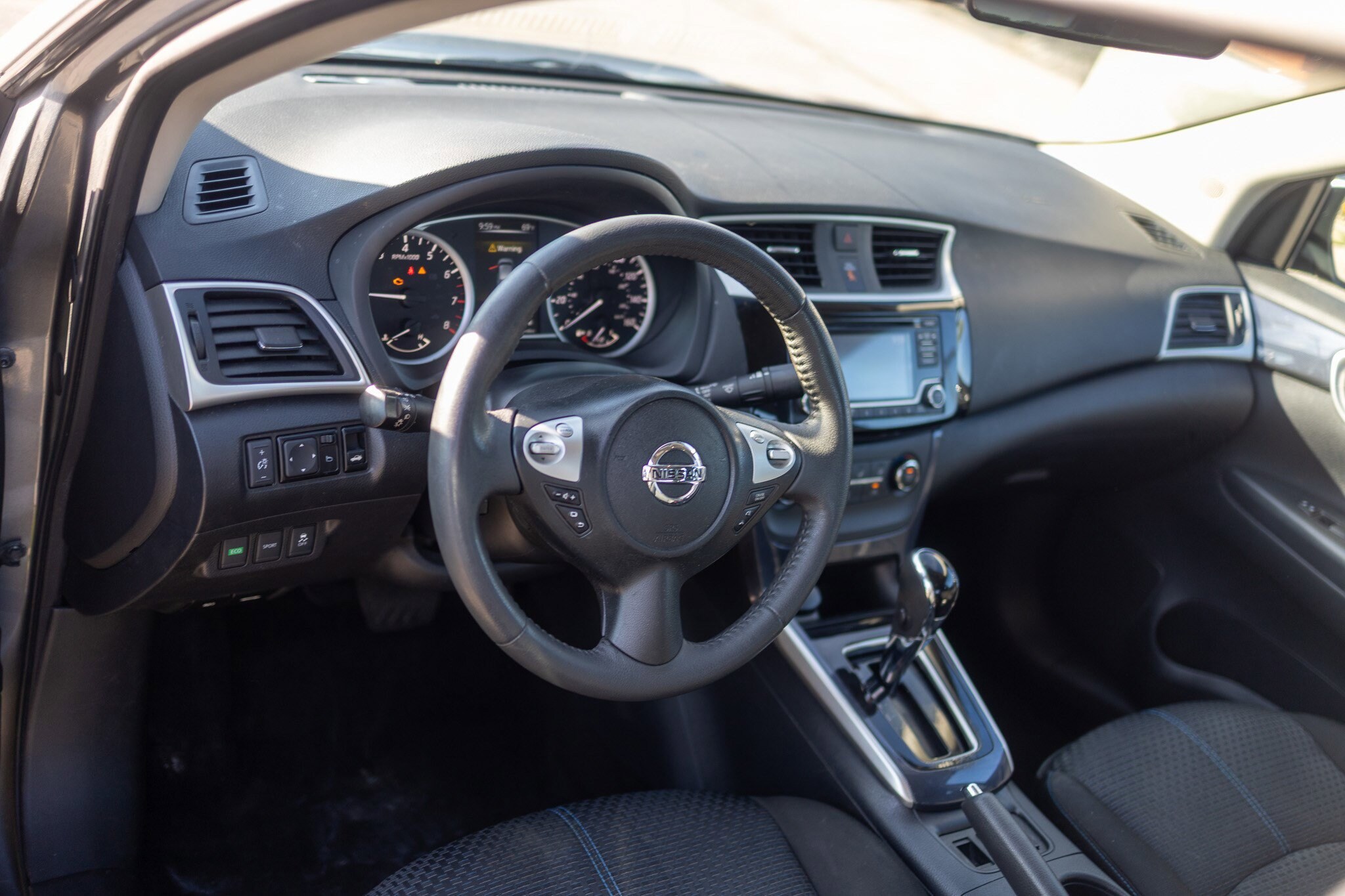 2017 Nissan Sentra SR photo 4