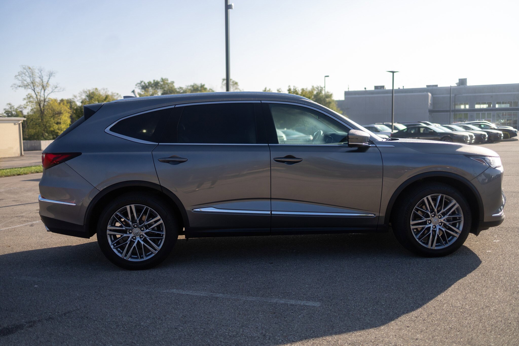 2023 Acura MDX SH-AWD Advance photo 2