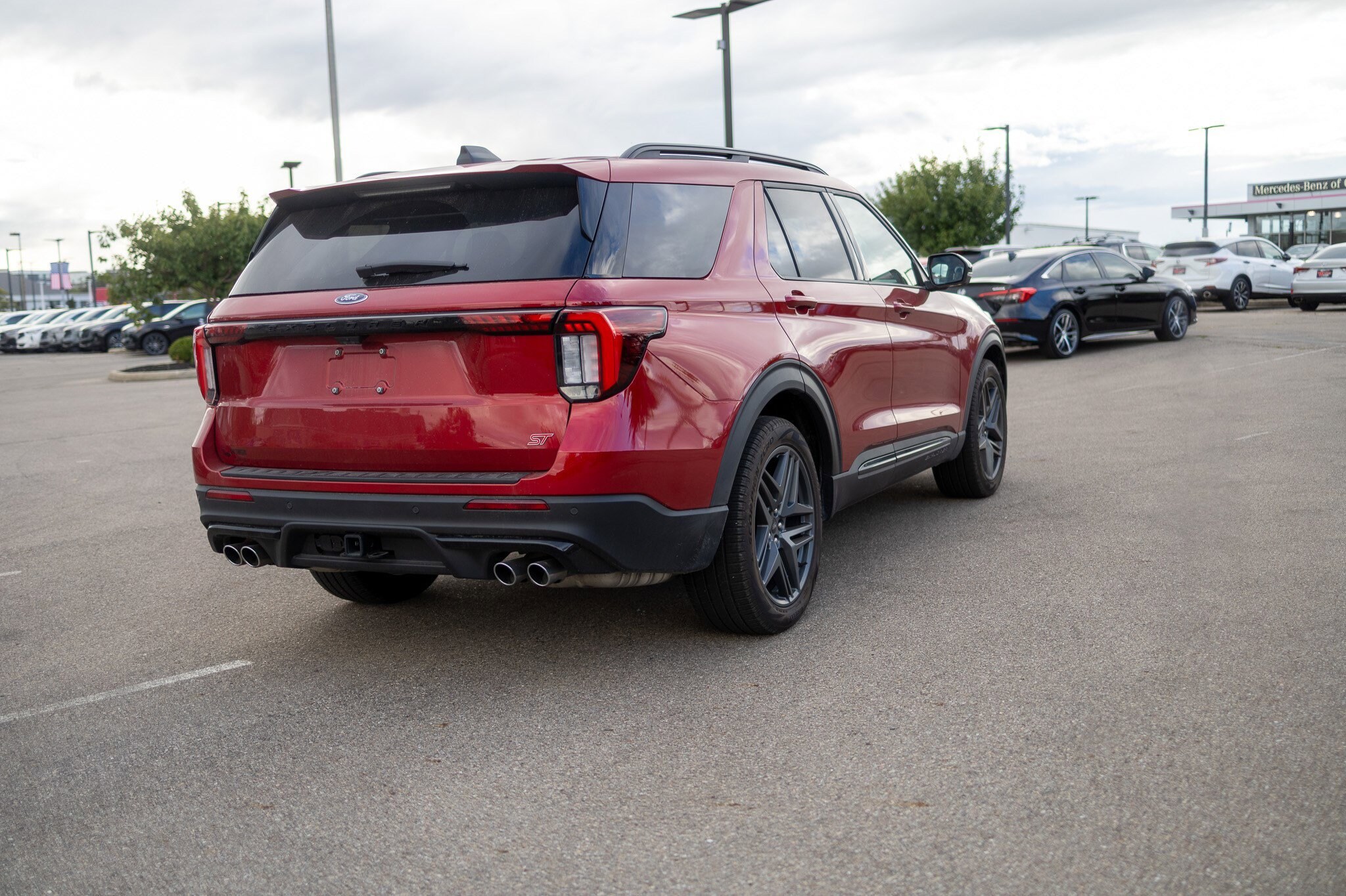 2025 Ford Explorer ST photo 2