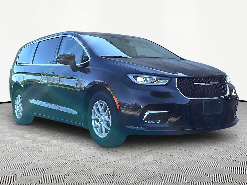 Used 2023 Chrysler Pacifica Touring L Van Passenger Van