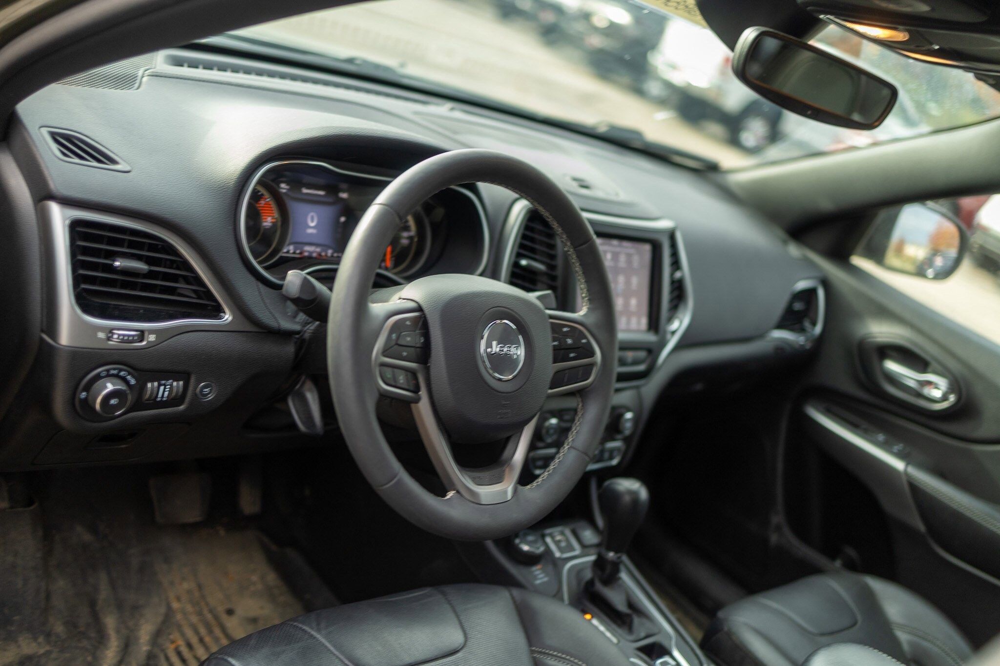 2021 Jeep Cherokee Latitude Lux photo 3