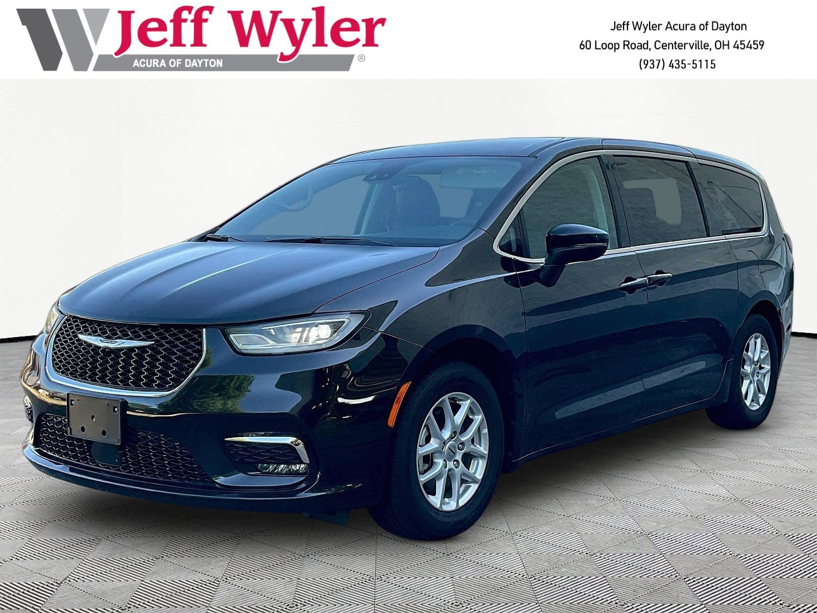 2023 Chrysler Pacifica Touring L's photo
