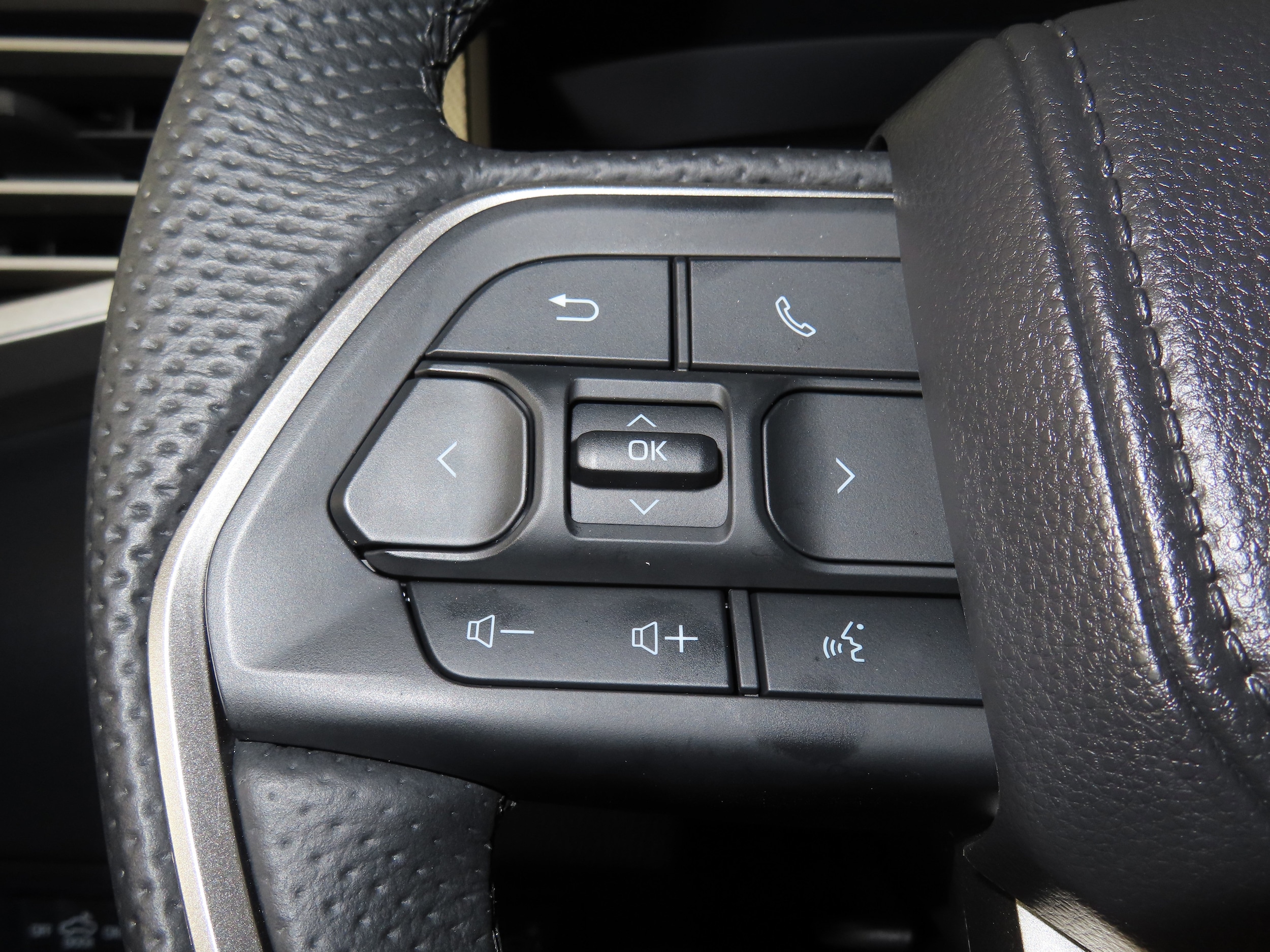 2025 Toyota Tundra Limited - Photo 13