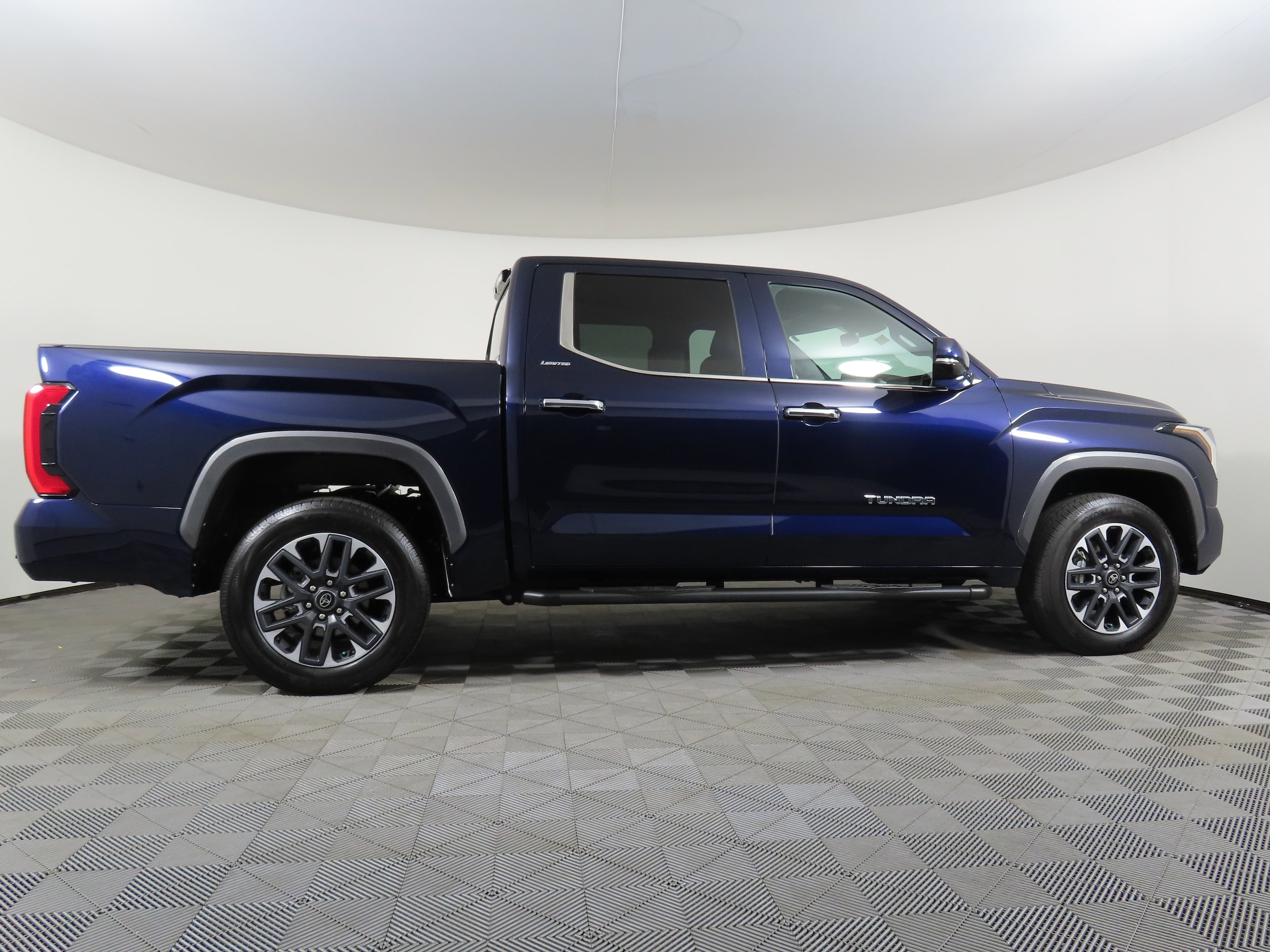 2025 Toyota Tundra Limited - Photo 14