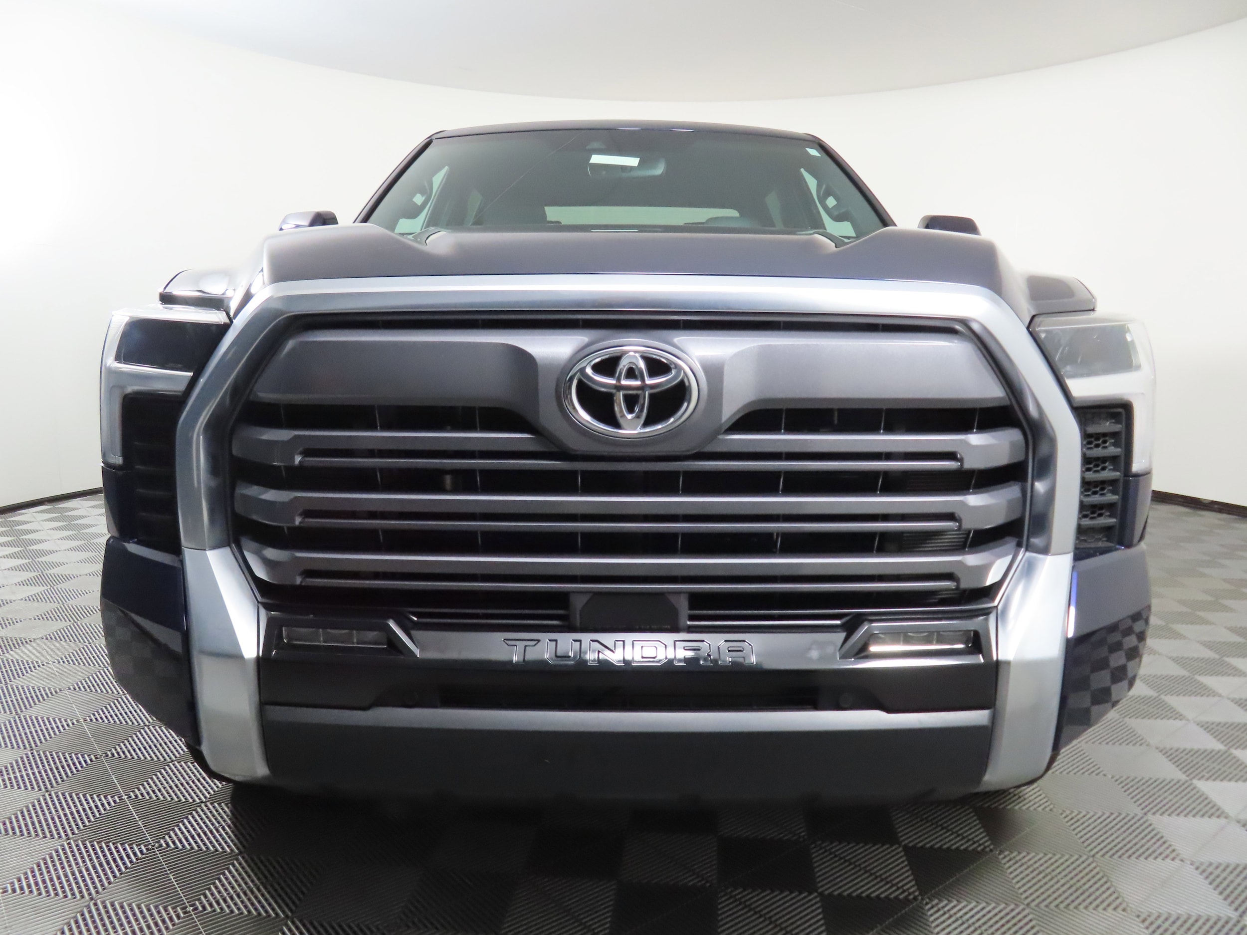 2025 Toyota Tundra Limited - Photo 25