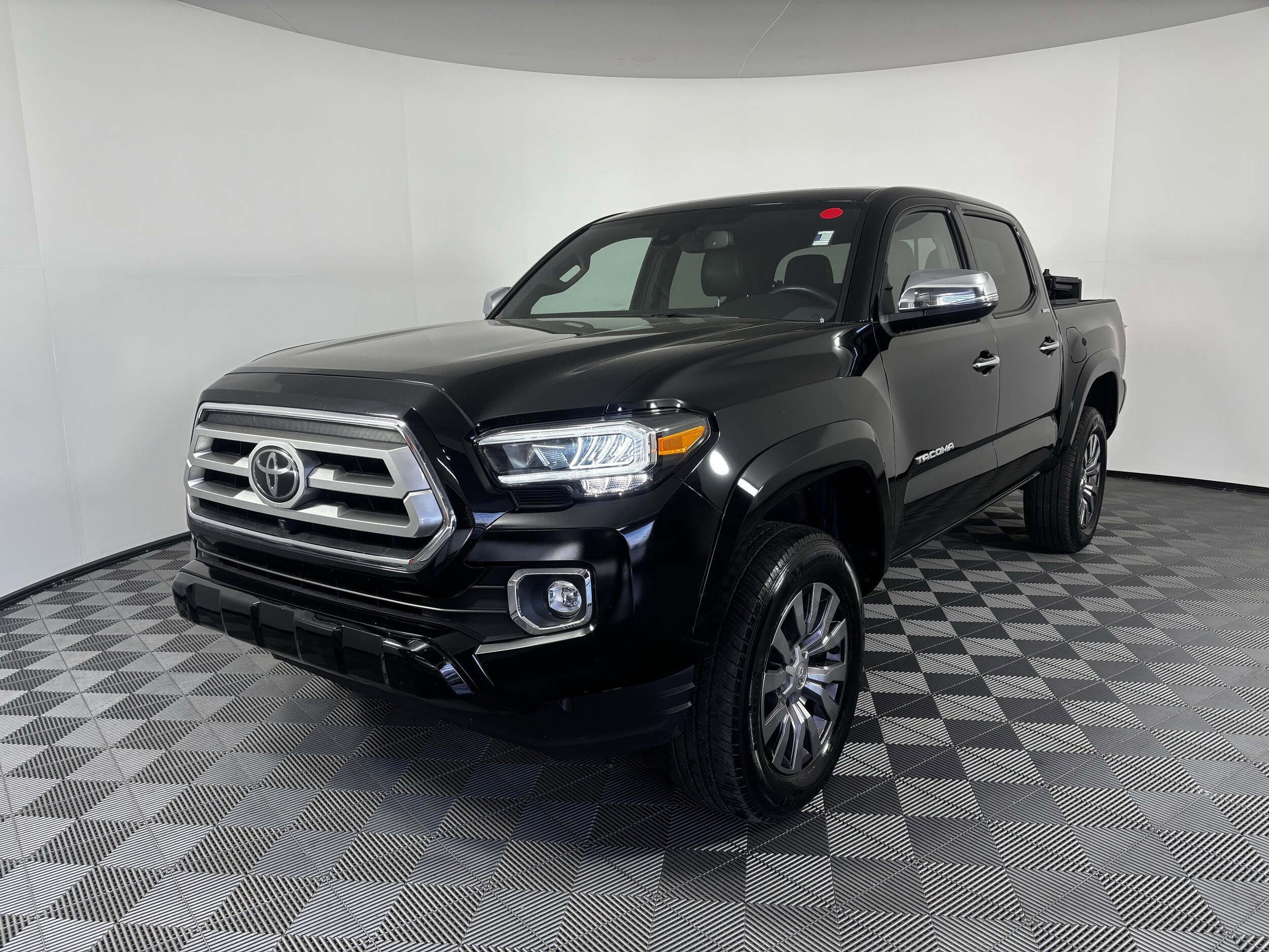2022 Toyota Tacoma Limited V6 photo 2