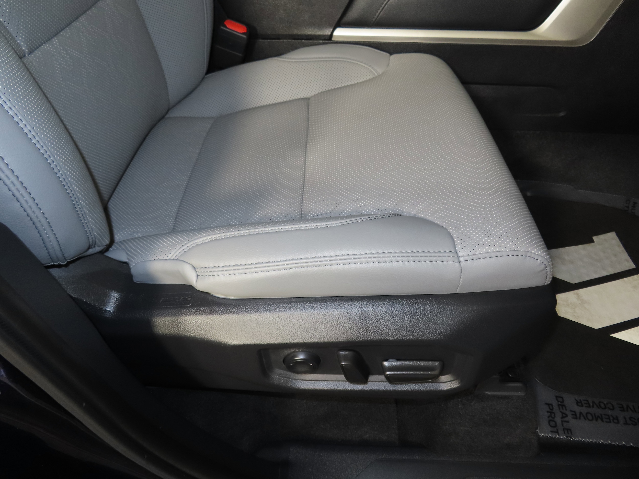 2025 Toyota Tundra Limited - Photo 22