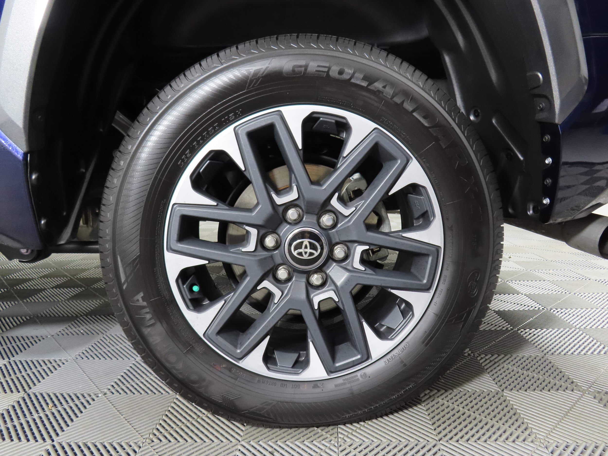 2025 Toyota Tundra Limited - Photo 7
