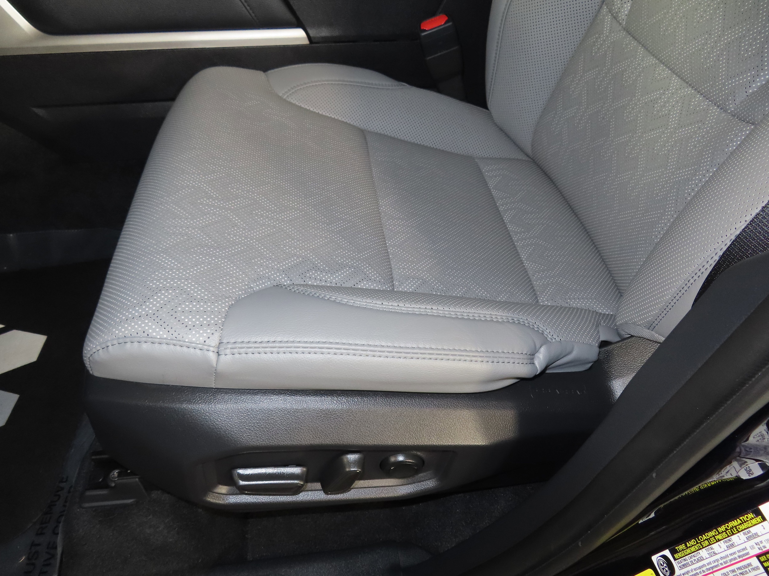 2025 Toyota Tundra Limited - Photo 6