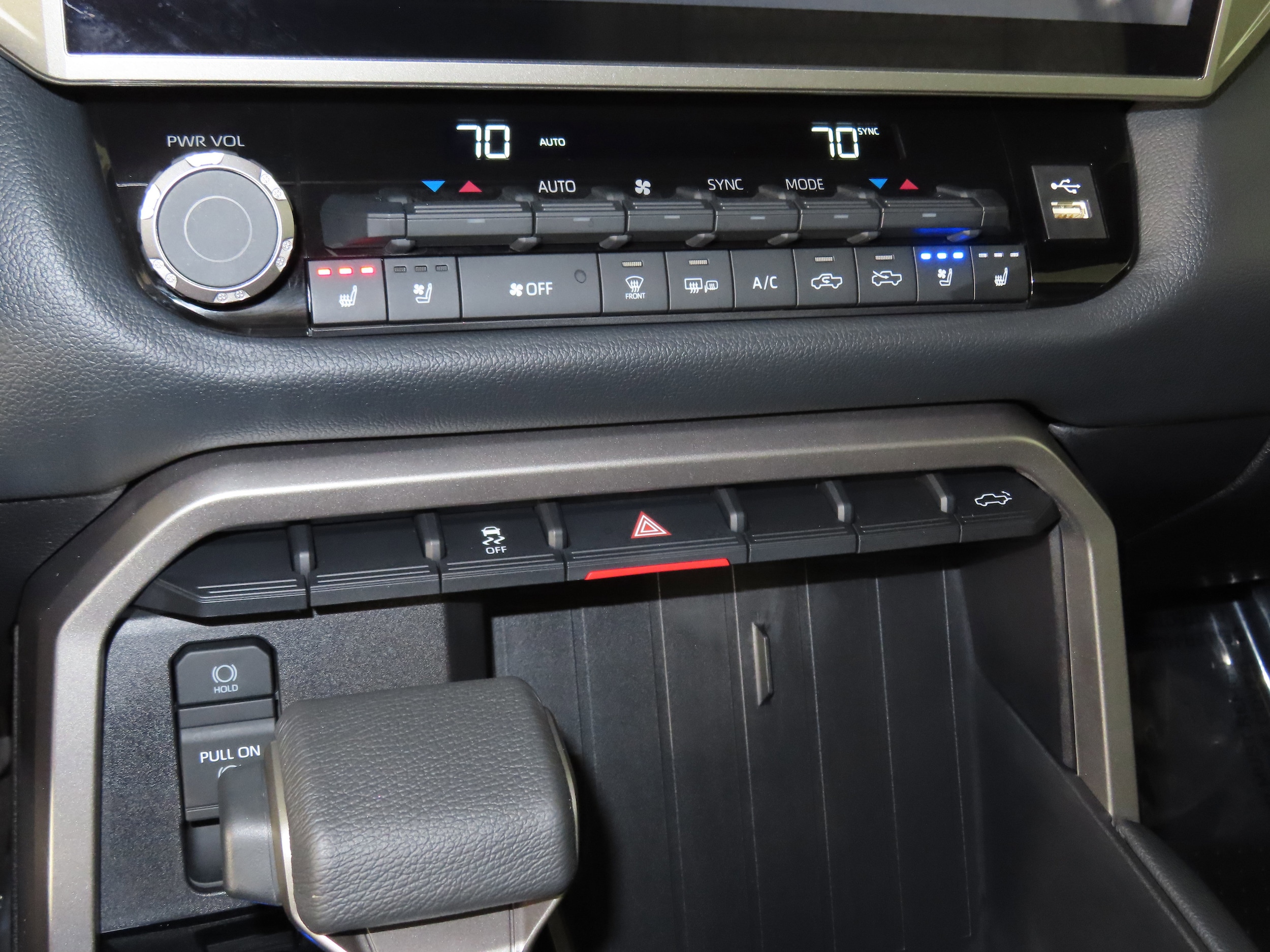 2025 Toyota Tundra Limited - Photo 11