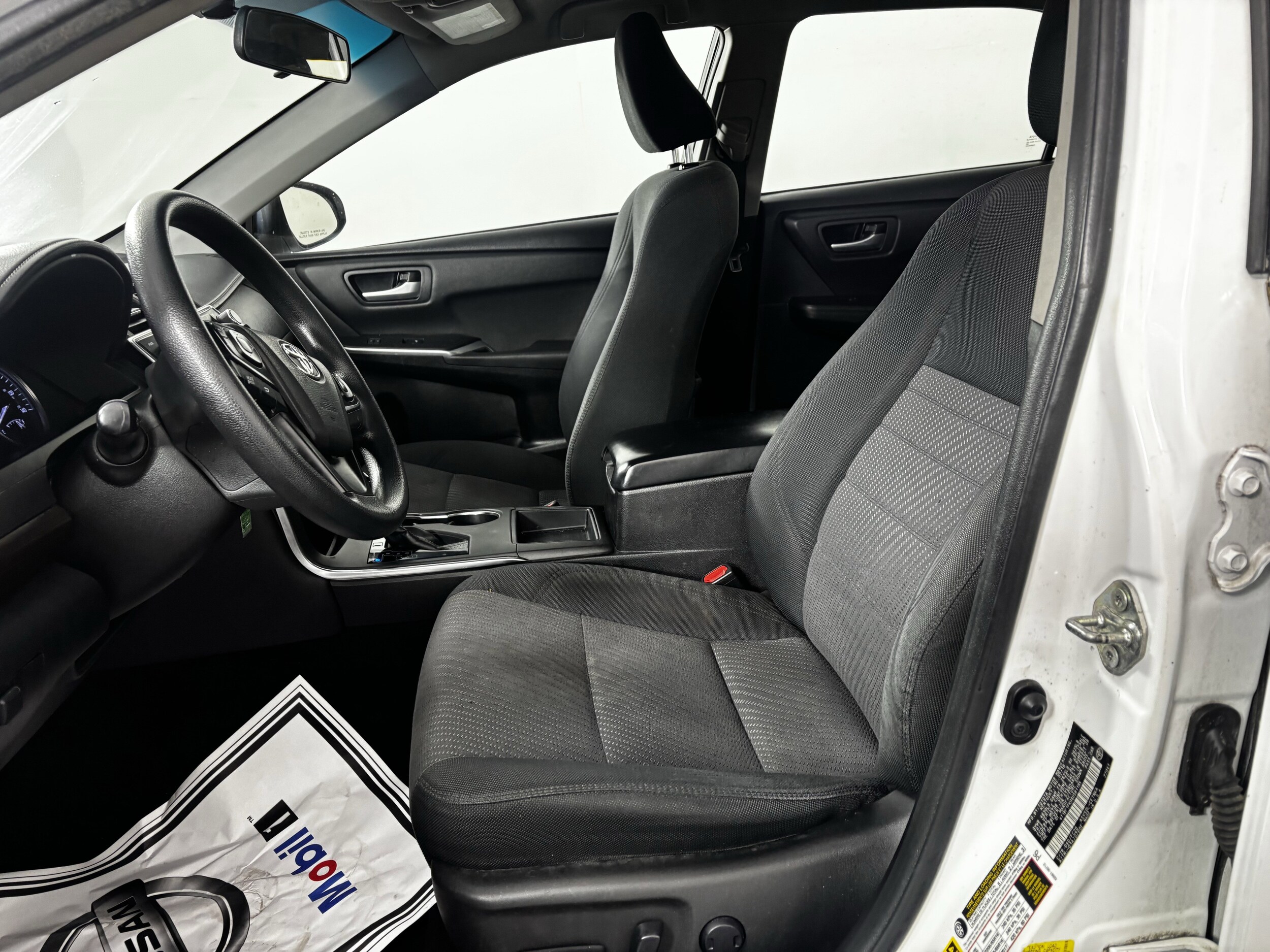 2016 Toyota Camry LE photo 4