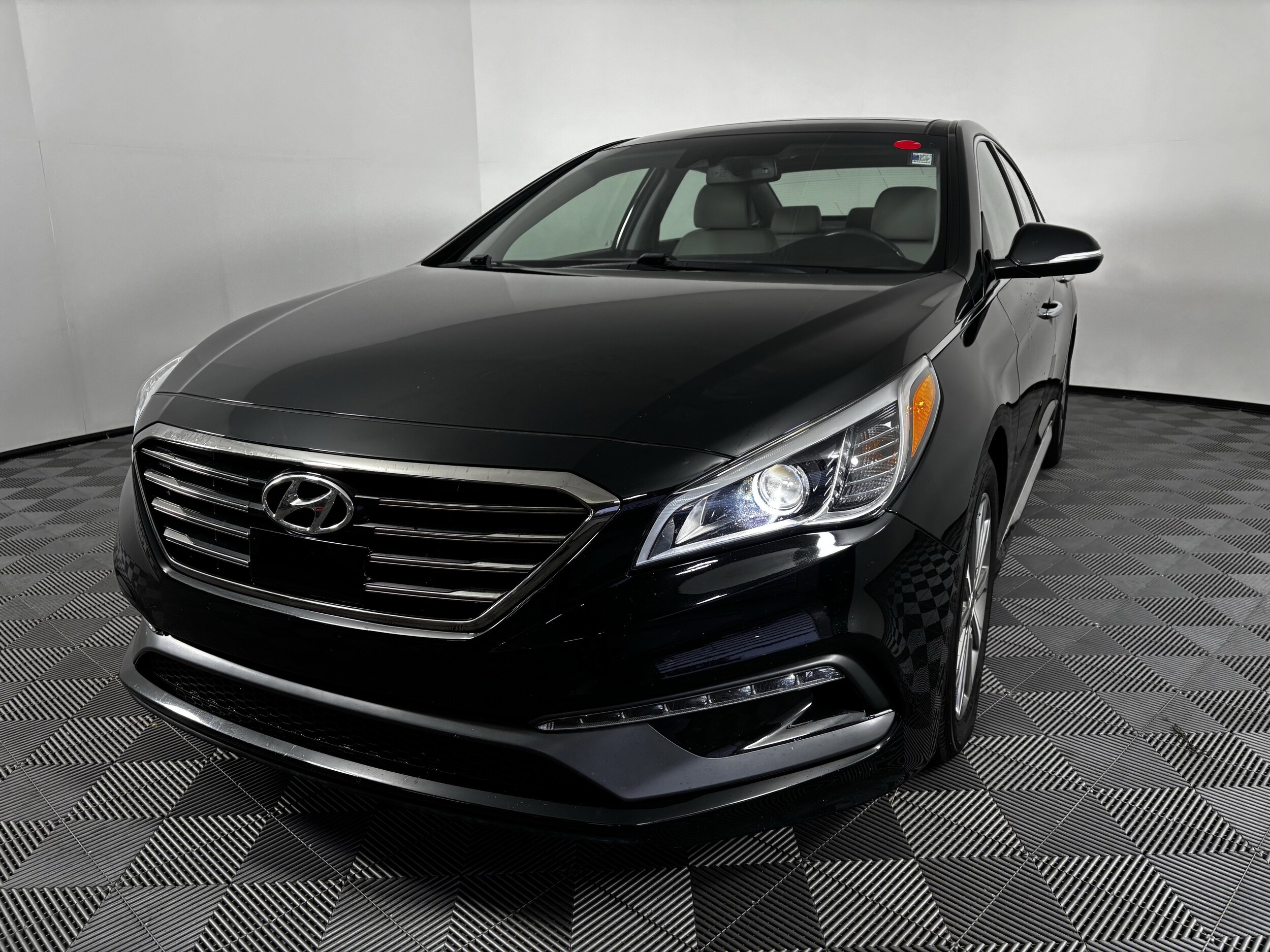 2016 Hyundai Sonata Limited photo 2