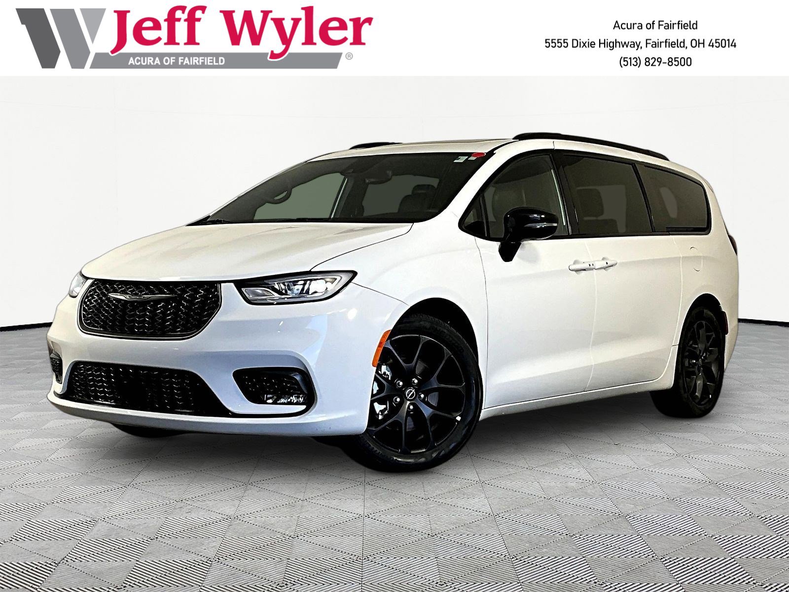 2025 Chrysler Pacifica Limited's photo