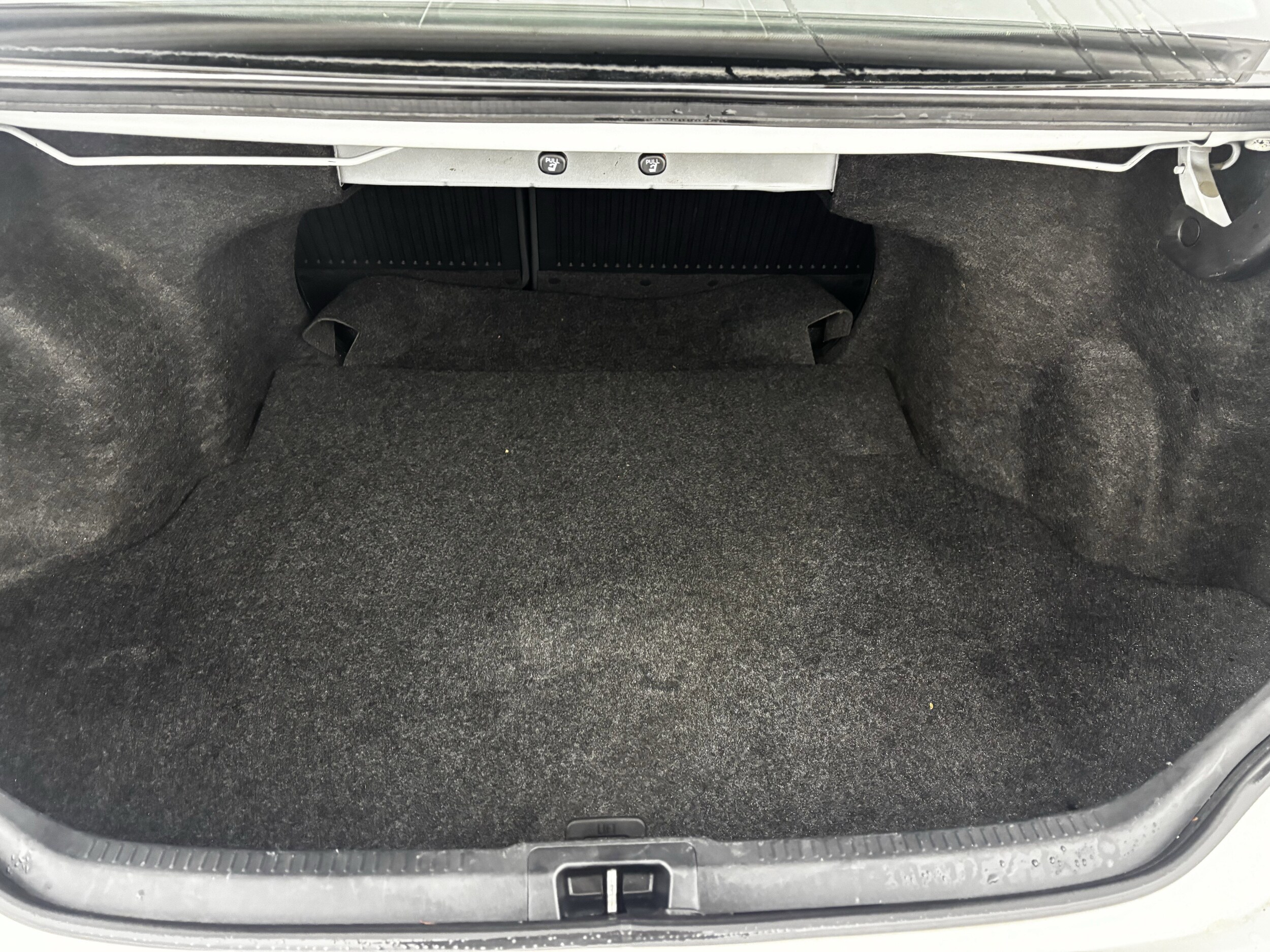 2016 Toyota Camry LE photo 3