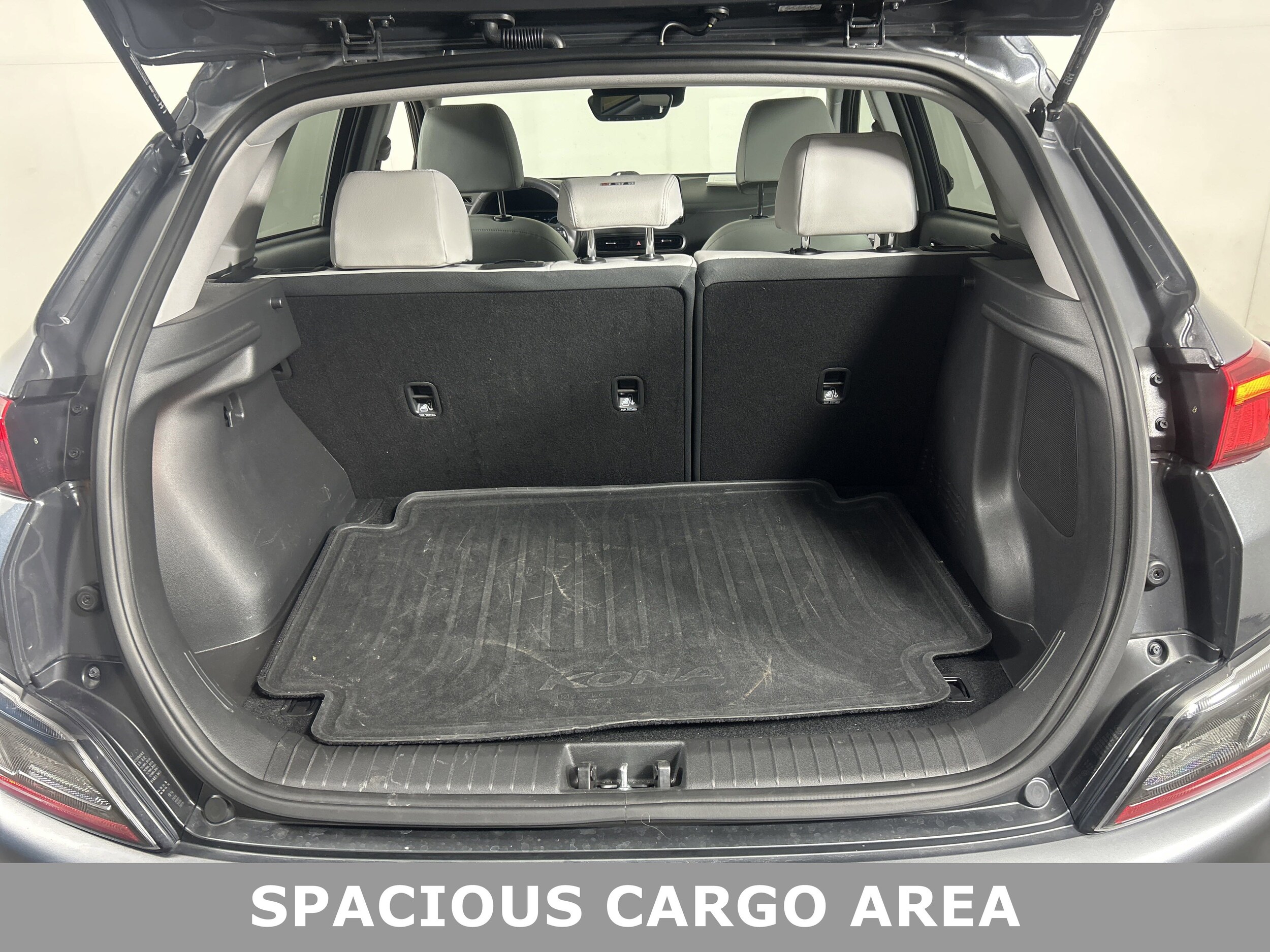 2022 Hyundai Kona Limited photo 2