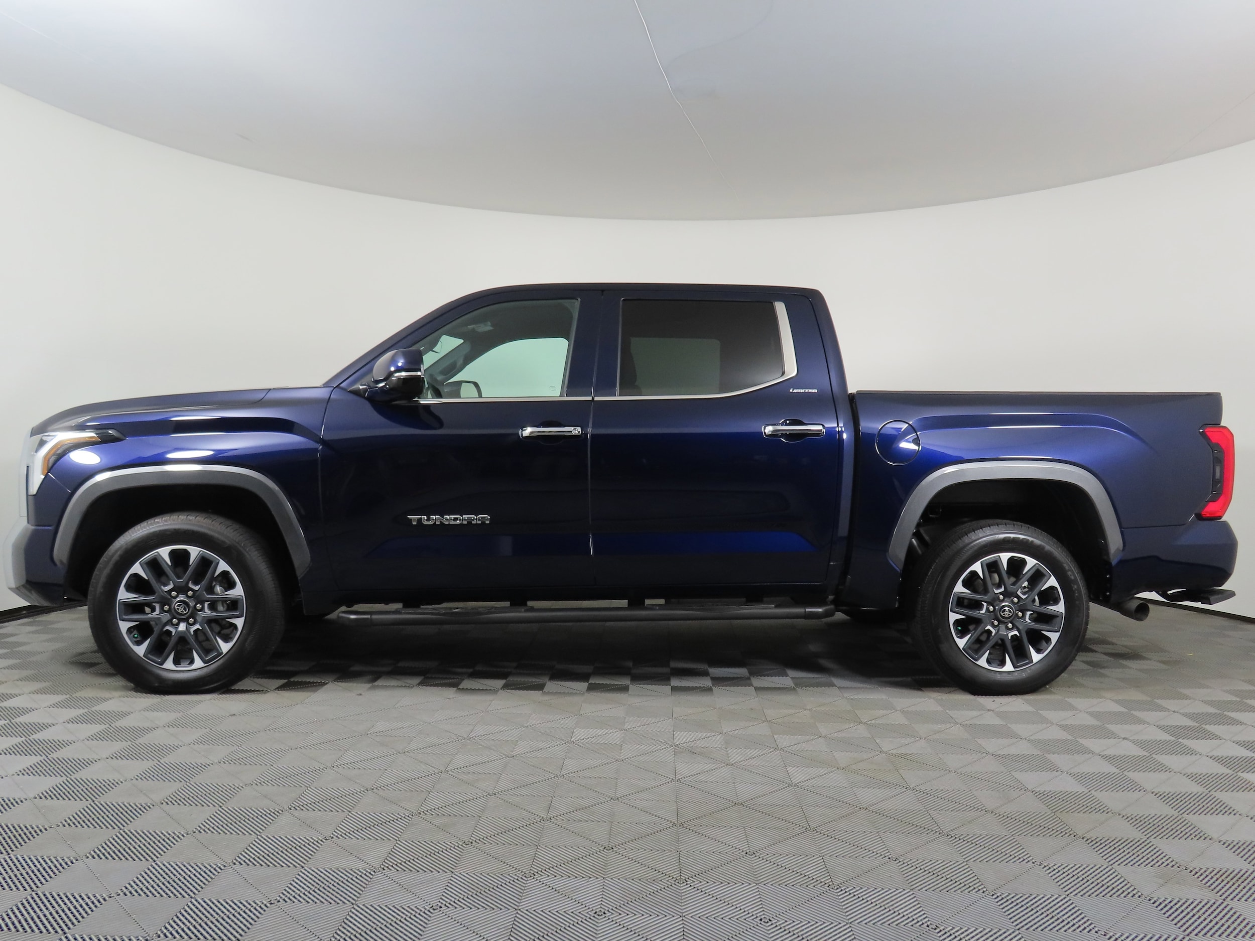 2025 Toyota Tundra Limited - Photo 23