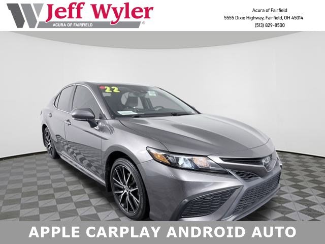 2022 Toyota Camry SE's photo