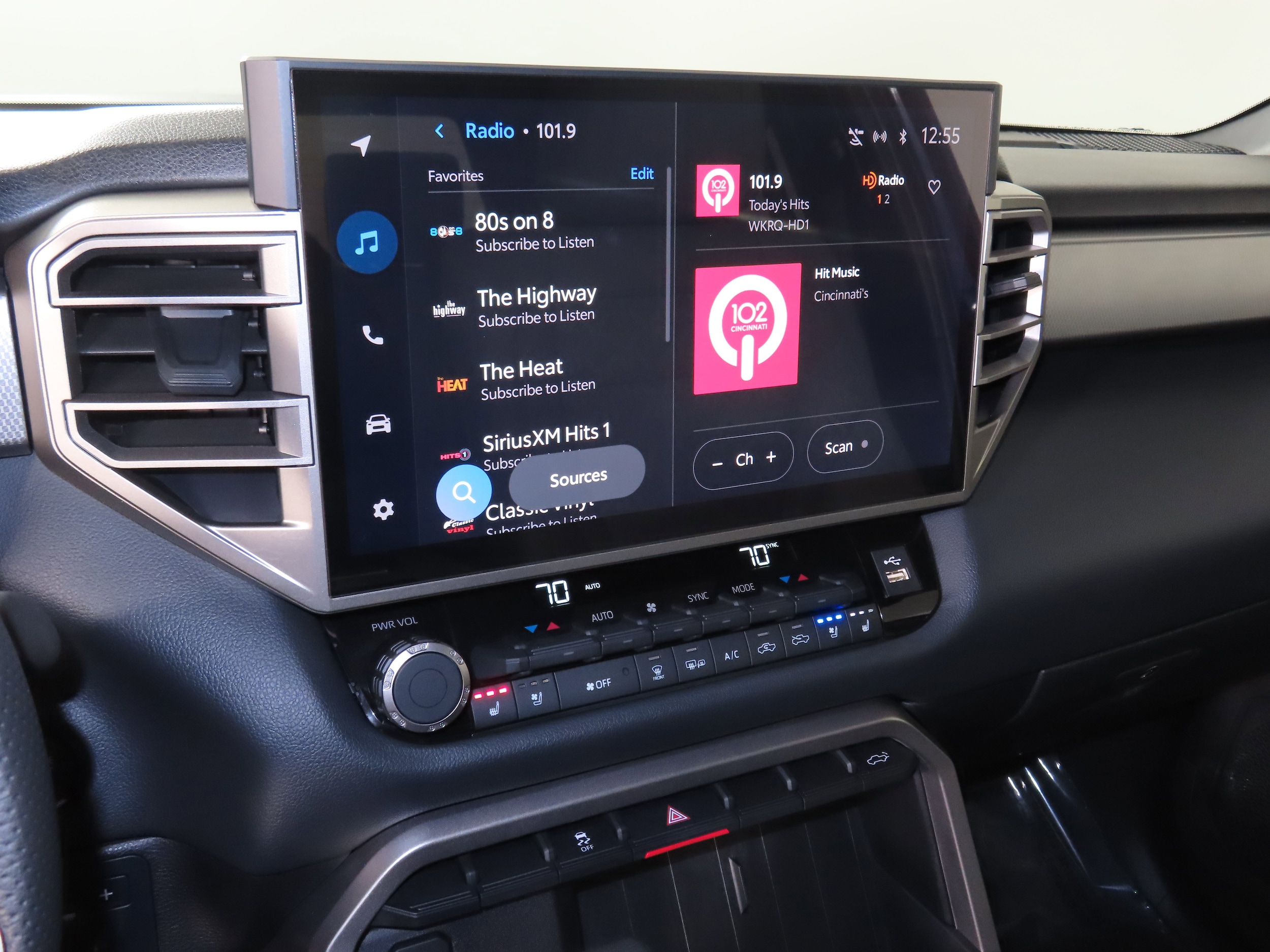 2025 Toyota Tundra Limited - Photo 17